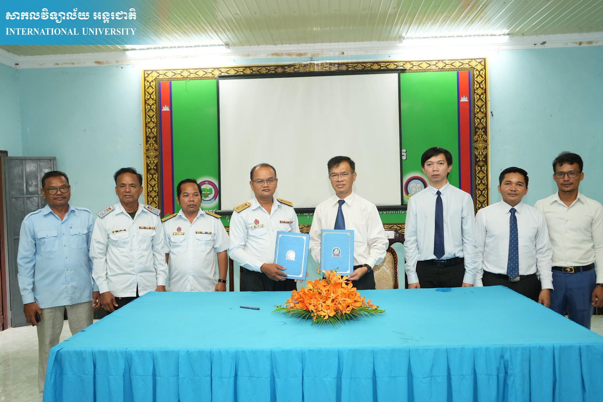 iu university កម្មវិធីចុះអនុស្សរណៈយោគយល់គ្នា (MoU) រវាងសាកលវិទ្យាល័យ អន្តរជាតិ និងវិទ្យាល័យ សុខអាន ត្រាំខ្នារ នាថ្ងៃទី៣ ខែកក្កដា ឆ្នាំ២០២៦ សាកលវិទ្យាល័យ អន្តរជាតិ និងវិទ្យាល័យ សុខអាន ត្រាំខ្នារ បានរៀបចំពិធីចុះអនុស្សរណៈយោគយល់គ្នា (MoU) ក្នុងគោលបំណងពង្រឹង និងពង្រីកកិច្ចសហប្រតិបត្តិការទ្វេភាគីក្នុងវិស័យអប់រំ ព្រមទាំងបង្កើតឱកាសដល់សិស្សានុសិស្សក្នុងការត្រៀមខ្លួន និងបន្តការសិក្សានៅថ្នាក់ឧត្តមសិក្សា