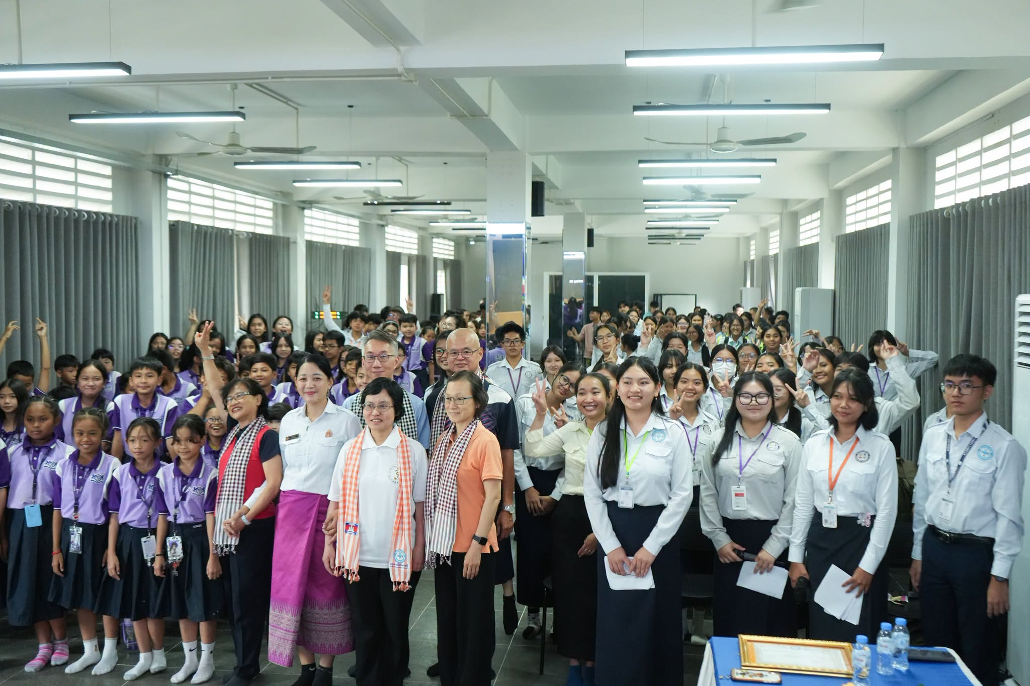 iu university កម្មវិធី 2026 Medical Cross-Field Educational and Industrial Conference in Phnom Penh និស្សិតនៃ សាកលវិទ្យាល័យ អន្តរជាតិ (IU) បានចូលរួមក្នុង កម្មវិធី 2026 Medical Cross-Field Educational and Industrial Conference in Phnom Penh ដែលរៀបចំដោយ សមាគមវេជ្ជសាស្ត្រកម្ពុជា-ចិន នៅ វិទ្យាល័យព្រះយុគន្ធរ
