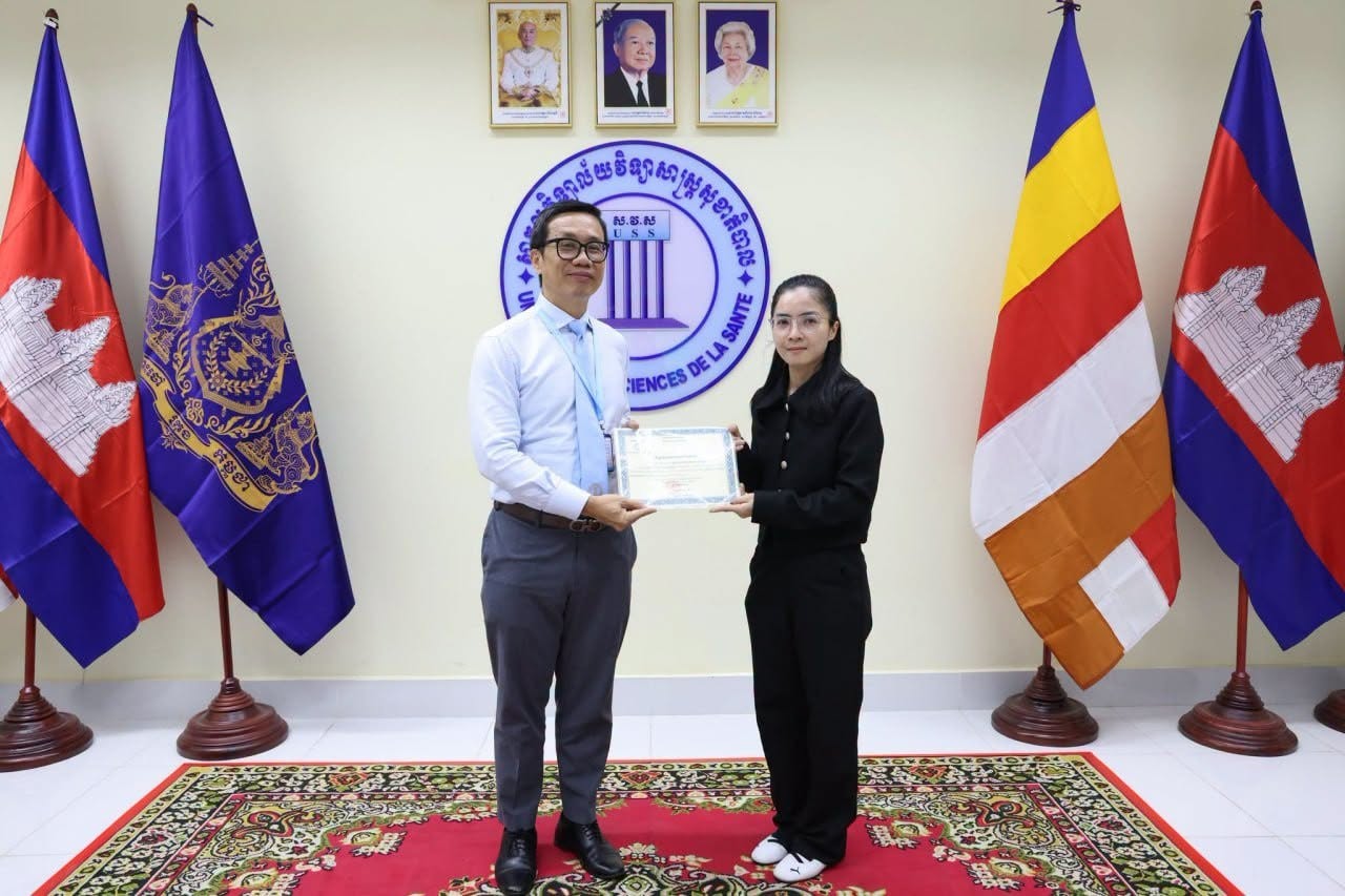 iu university វគ្គបណ្តុះបណ្តាលស្តីពី «គរុកោសល្យសុខាភិបាលមូលដ្ឋាន» នាថ្ងៃទី ១៤ ដល់ថ្ងៃទី១៧ ខែកក្កដា ឆ្នាំ២០២៦ សាស្ត្រាចារ្យនៃសាកលវិទ្យាល័យ អន្តរជាតិ (IU) ចំនួន ២១ រូប បានចូលរួមវគ្គបណ្តុះបណ្តាលស្តីពី «គរុកោសល្យសុខាភិបាលមូលដ្ឋាន» ក្នុងគោលបំណងពង្រឹងគុណភាពអប់រំក្នុងវិស័យសុខាភិបាល